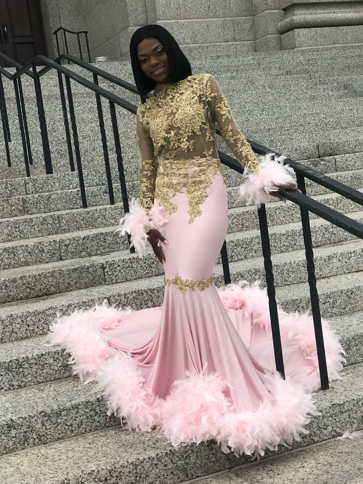 Luxury Pink Feather Prom Dress For Black Girls Elegant Mermaid Long Sleeve Gold Lace Evening Dress 2023 Formal Occasion Party Lady robe de soiree 2023