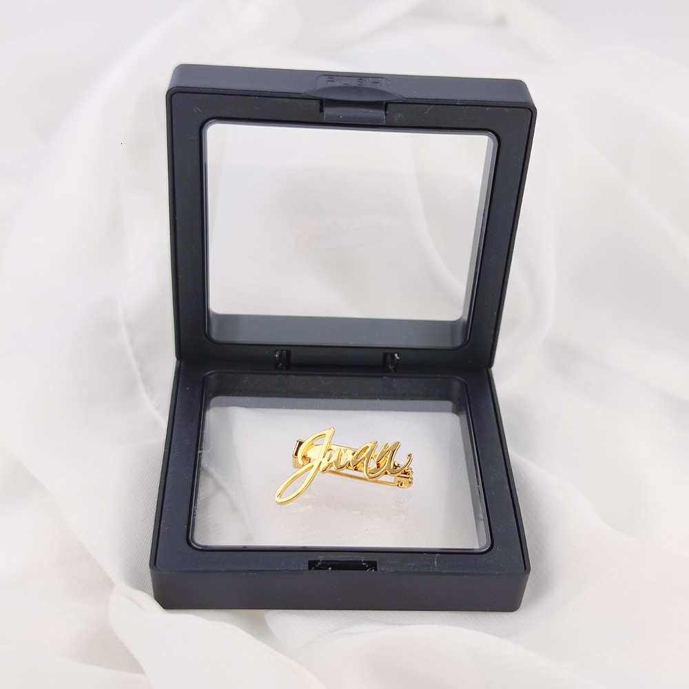 Pins Brooches PAMPER Personalized Cursive Name Brooch Custom Nameplate Pin Dainty Stainless Steel Unisex Suit Accessories Wedding Groom Gifts 230727