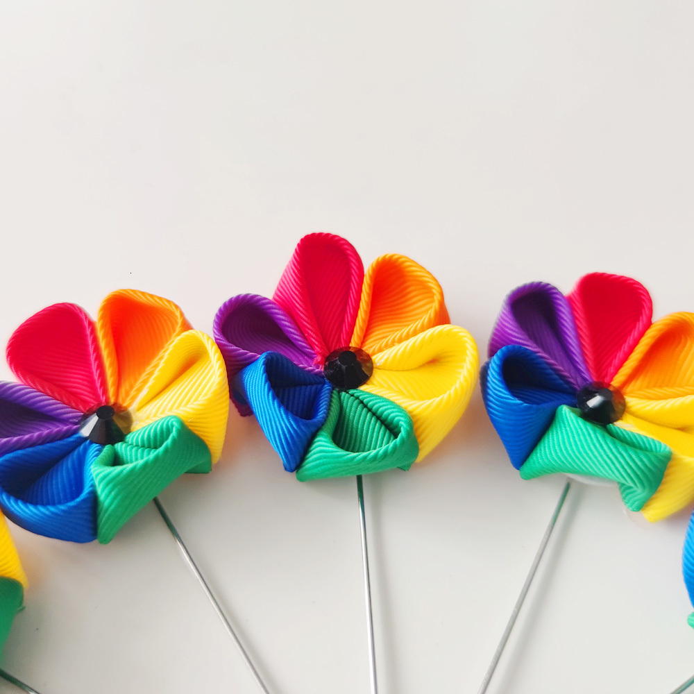 Pins Brooches 50 Pieces Rainbow Flower Brooch Pin Handmade LGBT Pride Lesbian Gay Friend Jewelry Party Gift Wholesale 230727