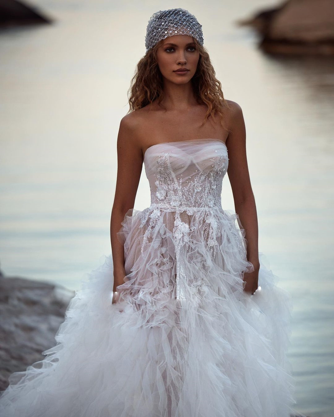 Boho Tiered Ruffles Tulle Wedding Dresses Beaded Strapless A Line Bridal Gown Lace Appliques Beach Wedding Dress