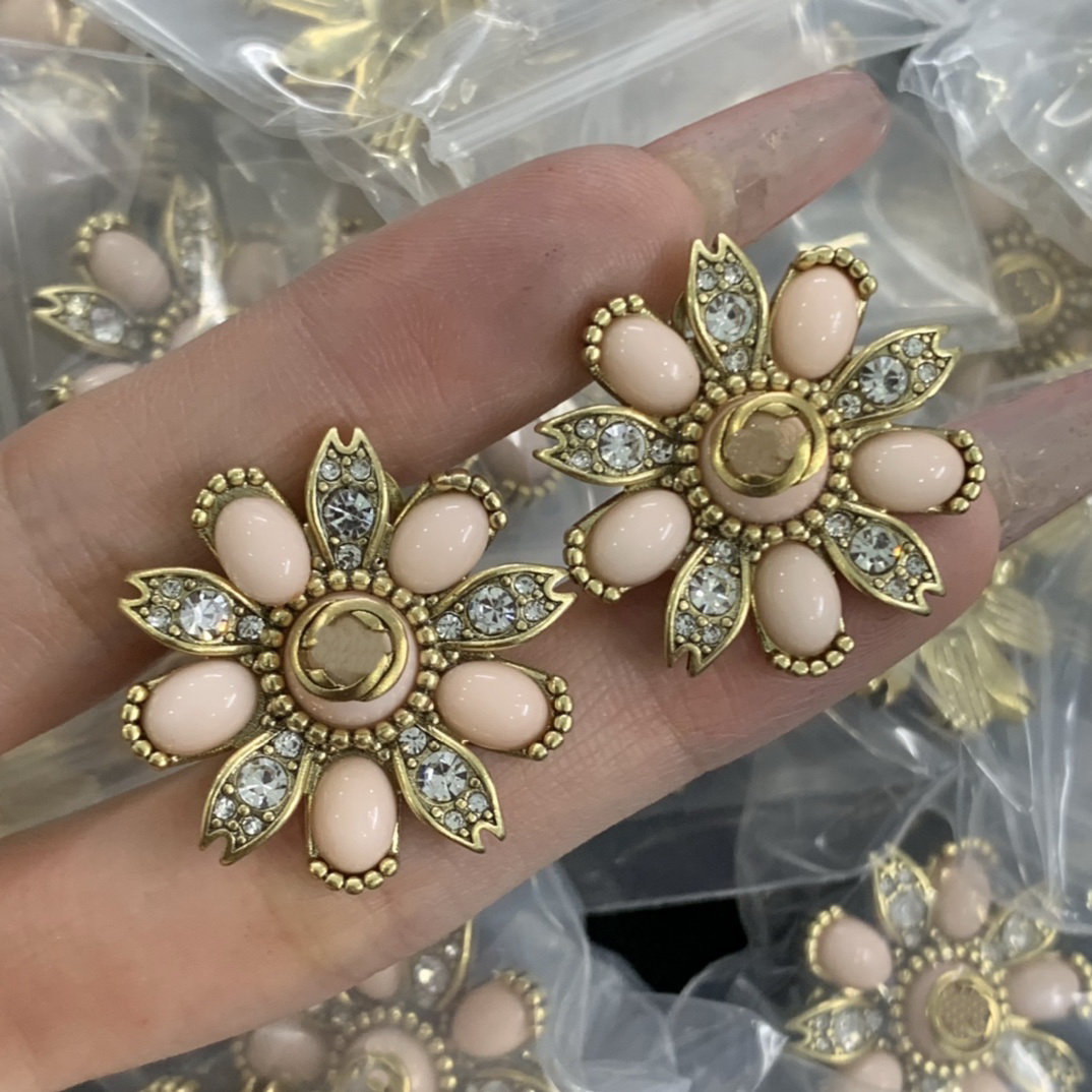 Vintage Letter Inlaid Diamond Pearl Color Matching Enamel Flower Earrings Temperament Ear Studs Valentine's Day Christmas Gift With Box CGUE8 --08