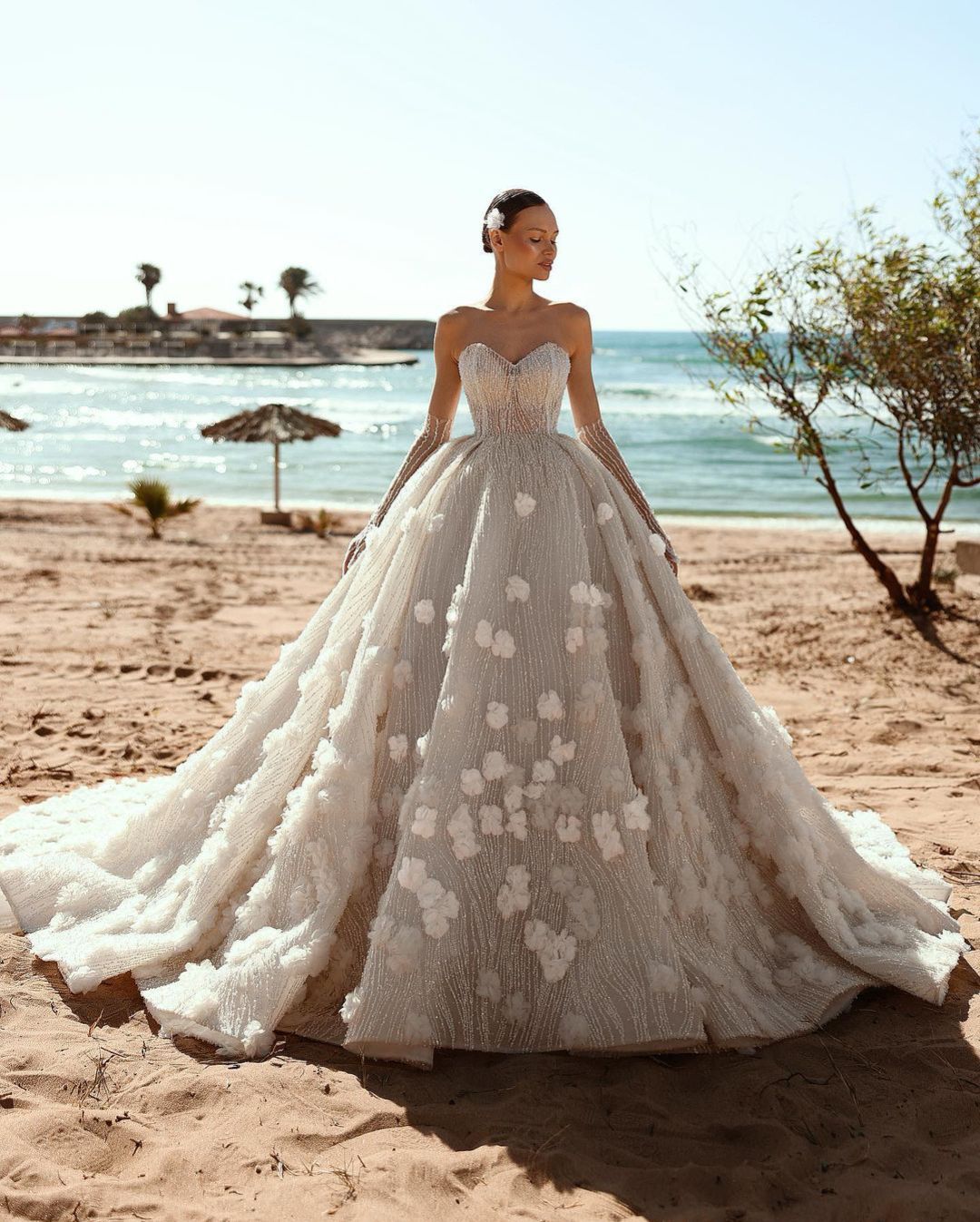 Elegant Ball Gown Wedding Dresses Sleeveless V Neck Sequins Applique Ruffles Zipper 3D Lace Flowers Lace-up Plus Size Bridal Gowns Custom Made Vestido