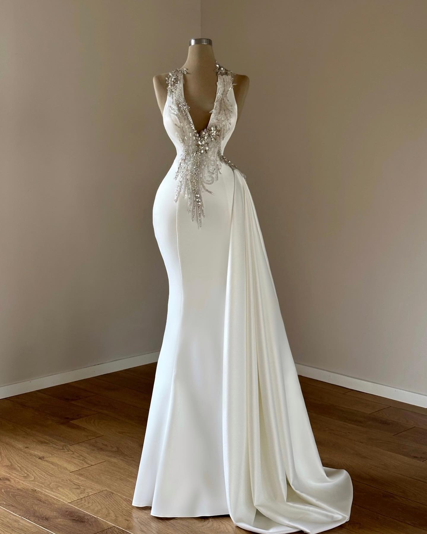 Gorgeous Satin Mermaid Wedding Dresses Beading V Neck Crystal Boho Bridal Gowns Sweep Train