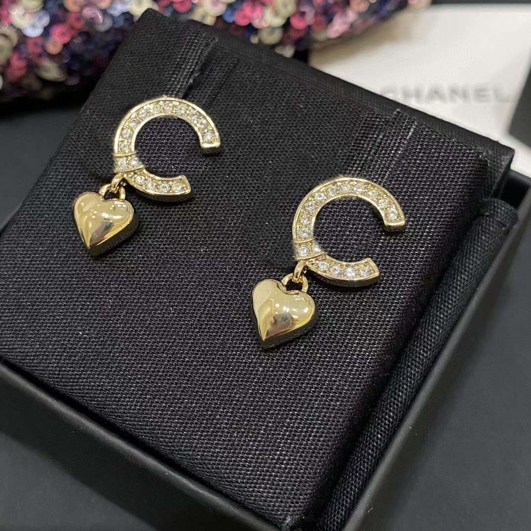 Luxury quality charm stud earring with sparkly diamond and small heart style in 18k gold plated have stamp PS7351B