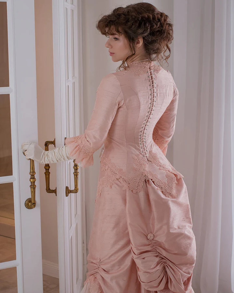 Vintage Pink Victorian Bustle Evening Dresses Corset Historical Costume Prom Party Gowns Ruched Sweetheart Half Sleeves Court Train Women Special Occa
