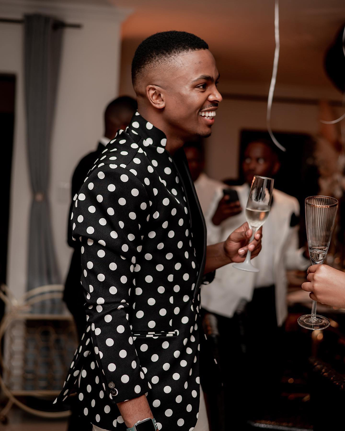 Fashion 2 Pieces Wedding Tuxedos Men Suits Dot Pattern Shawl Lapel One Button Customize Coat Solid Color Pants Fashion Casual Prom Party Tailored