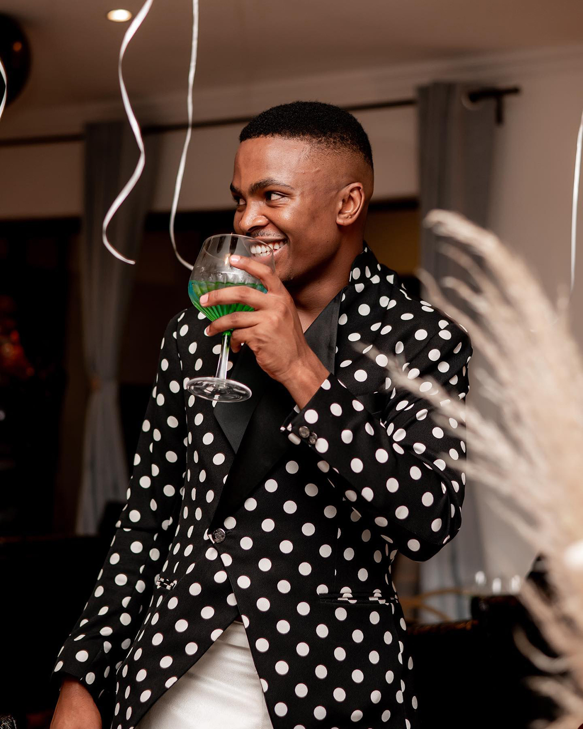 Fashion 2 Pieces Wedding Tuxedos Men Suits Dot Pattern Shawl Lapel One Button Customize Coat Solid Color Pants Fashion Casual Prom Party Tailored