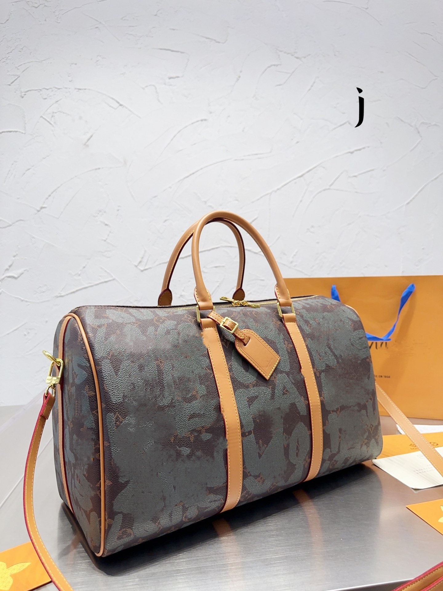 Limited Edition Men Duffel Bags Cowhide Graffiti Letter Keepall Handbags Brand Women Shoulder Bags Totes Designer Airport Travel Bag Mens Gym Bags Yoga Fitness Bag
