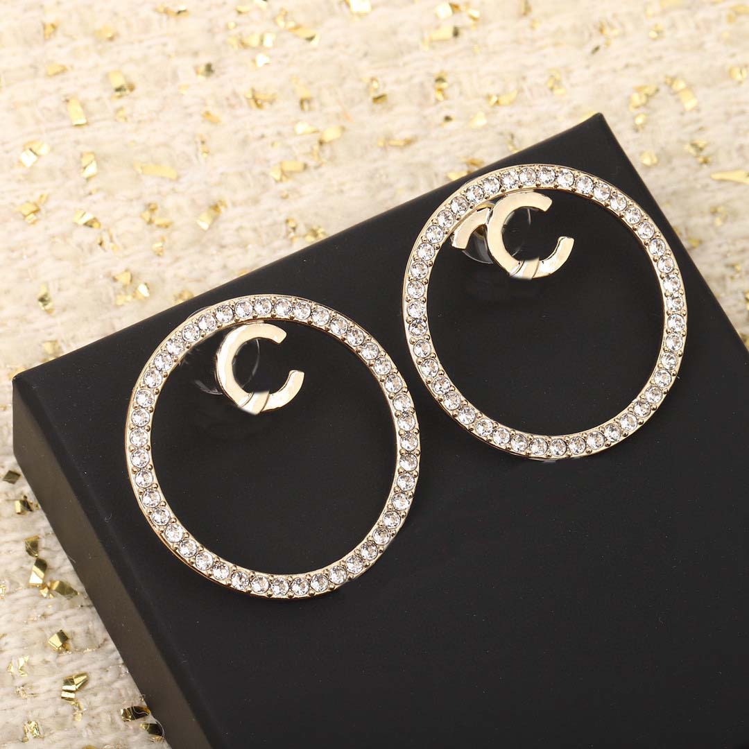 Luxury quality Charm large round shape with diamond and black genuine leather have stamp PS7430B