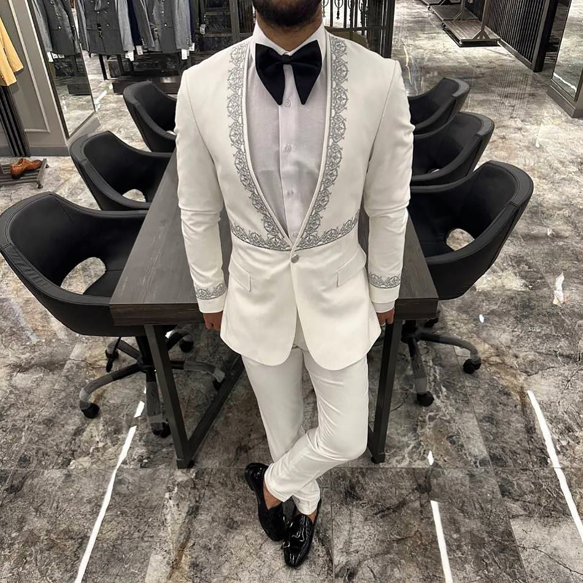 Fashion 2 Pieces Wedding Tuxedos Men Suits No Lapel Lace Applique One Button Customize Coat Solid Color Pants Fashion Formal Prom Party Tailored