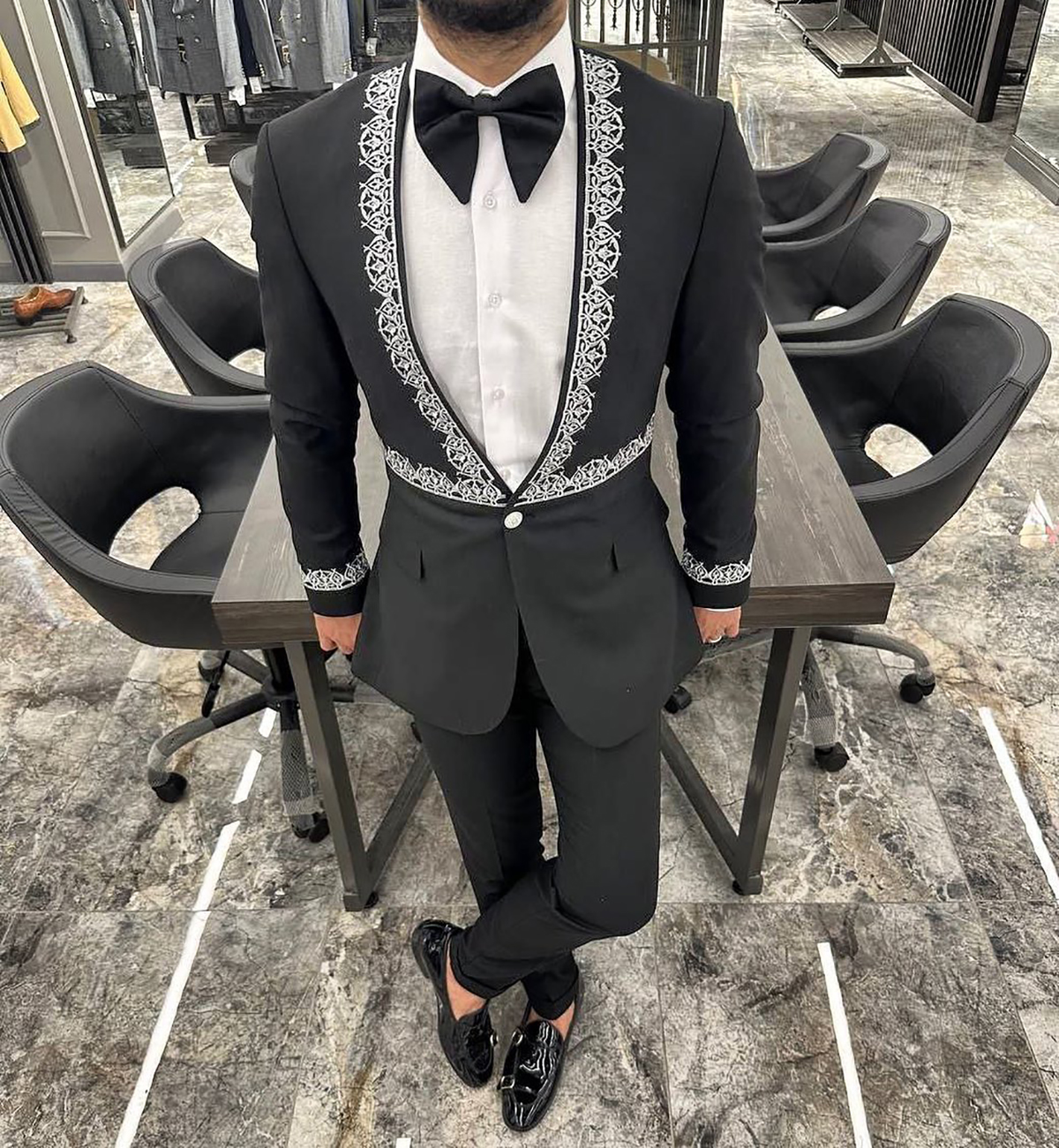 Fashion 2 Pieces Wedding Tuxedos Men Suits No Lapel Lace Applique One Button Customize Coat Solid Color Pants Fashion Formal Prom Party Tailored