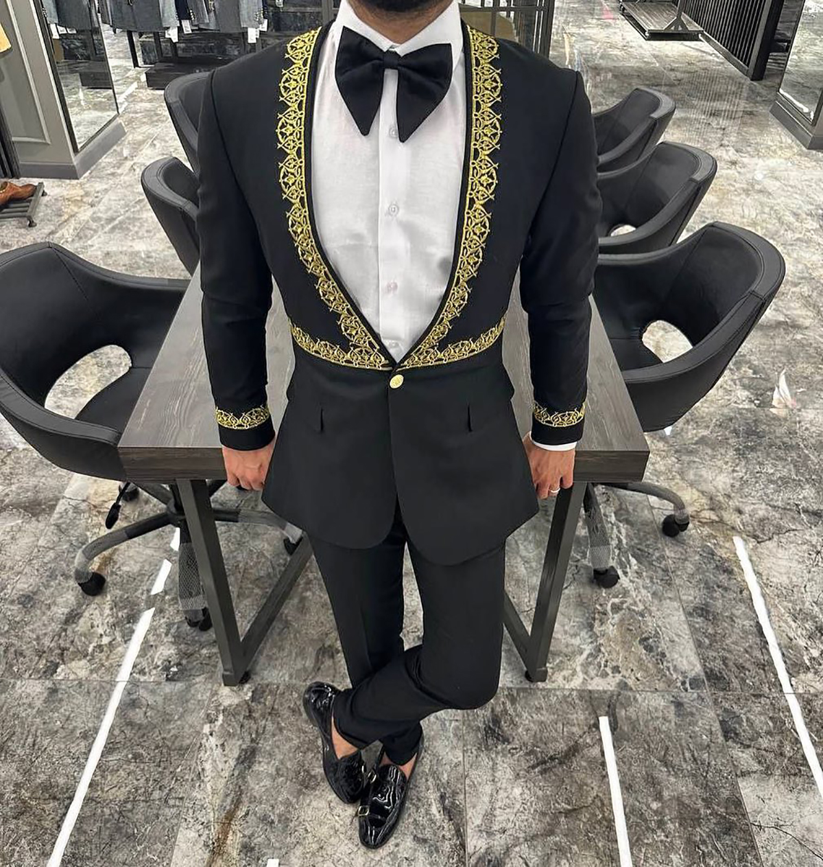 Fashion 2 Pieces Wedding Tuxedos Men Suits No Lapel Lace Applique One Button Customize Coat Solid Color Pants Fashion Formal Prom Party Tailored