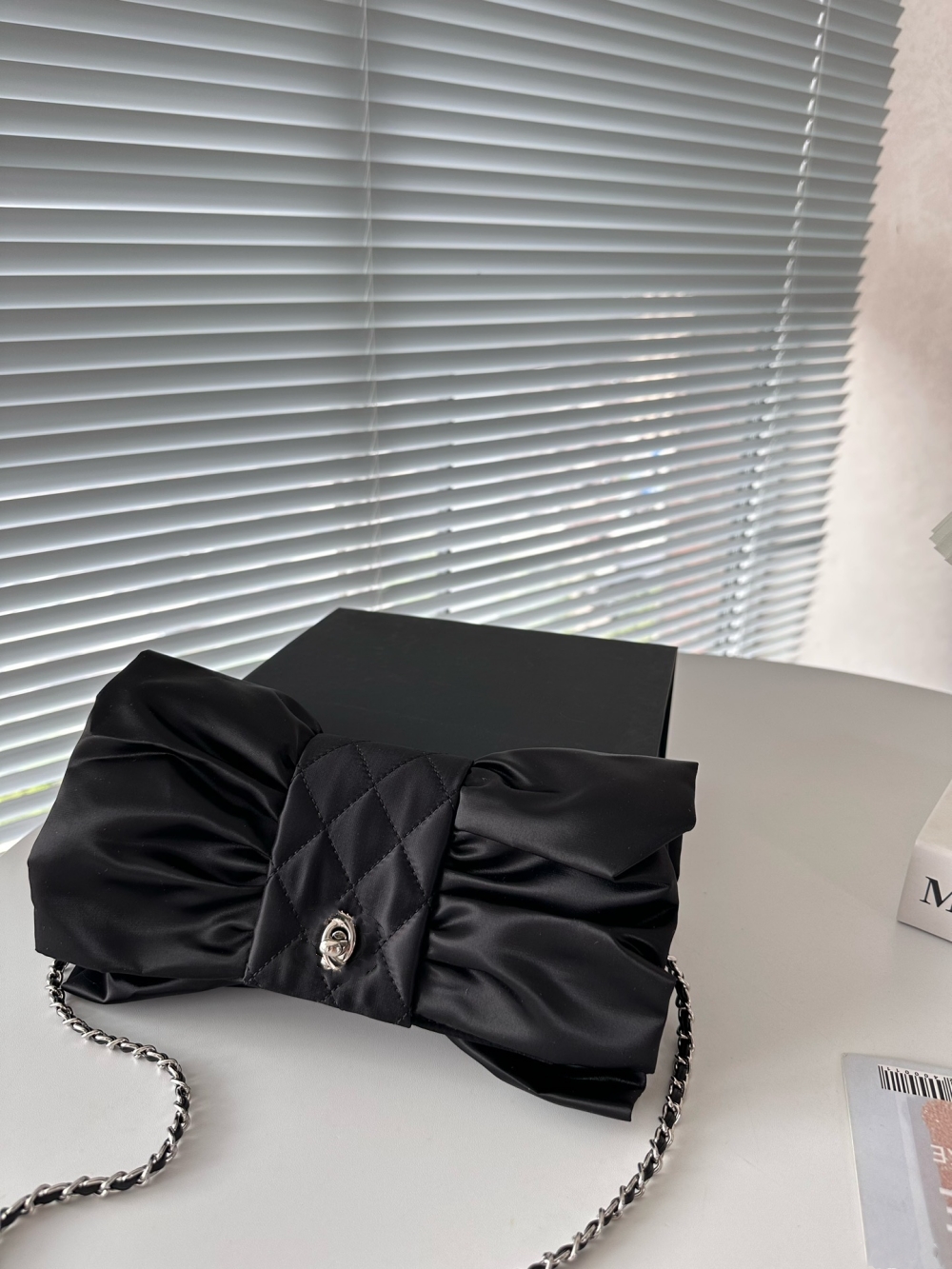 Classic luxury brand designer bag 23a senior workshop series bow shoulder bag retro dinner bag