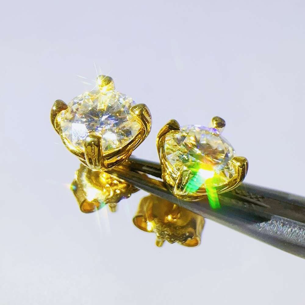 Hip Hop 6.5mm Moissanite Round Iced Out Vvs Diamond Stud for Men