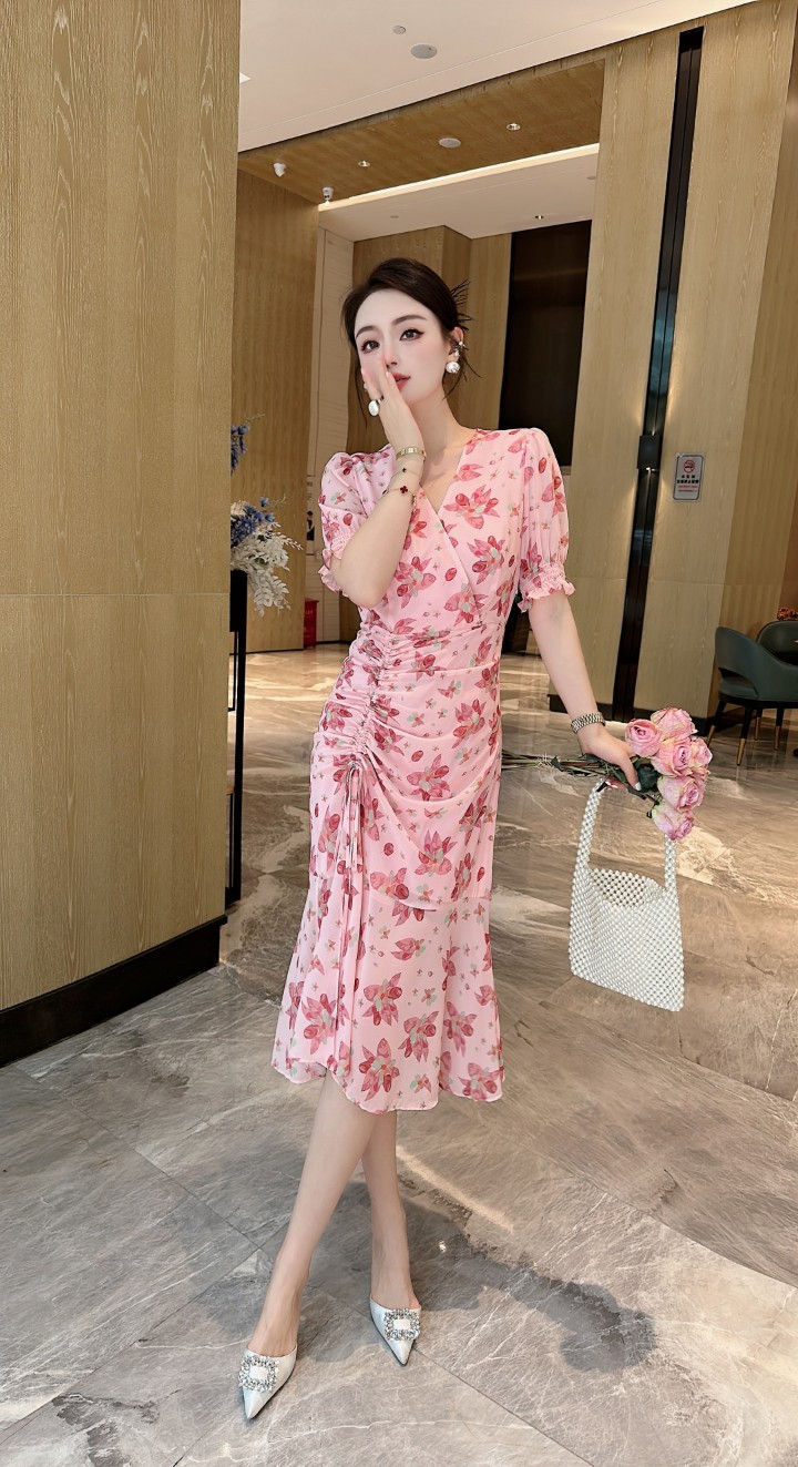 Irregular Dress 2023 Early Spring European and American New Women's Dress Ladies Gentle Temperament V-Neck Drawstring Pleated Waist Print Dress, Pink
Irregular Dress 2023 Early Spring European and American New Women's Dress Ladies Gentle Temperament V-Neck Drawstring Pleated Waist Print Dress, Pink