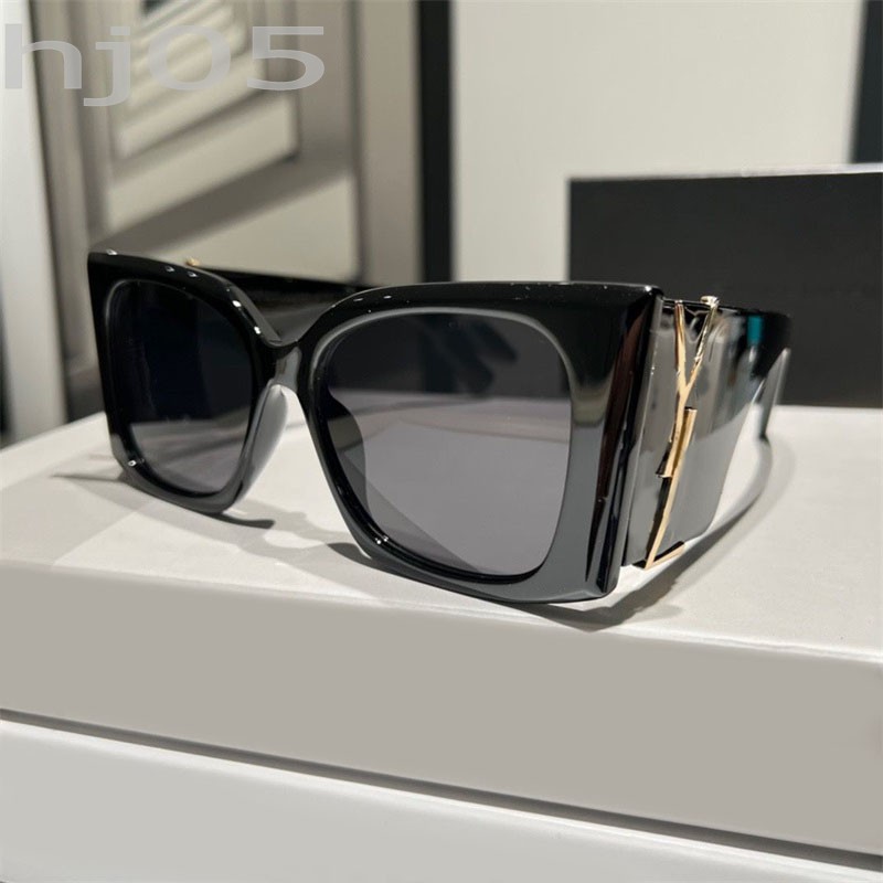 Luxury designer sunglasses for woman modern fashion street eyes wear elegant sonnenbrille sun protection glasses mens mature sunglasses retro PJ085 B23
Luxury designer sunglasses for woman modern fashion street eyes wear elegant sonnenbrille sun protection glasses mens mature sunglasses retro PJ085 B23