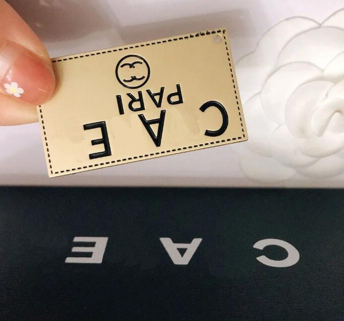 23ss Fashion Brand Letter Designer Brooches Letters Lapel Pins Women Men Crystal Pearl Wedding Party Metal Jewerlry Accessories Gift with Figure Stamp
23ss Fashion Brand Letter Designer Brooches Letters Lapel Pins Women Men Crystal Pearl Wedding Party Metal Jewerlry Accessories Gift with Figure Stamp