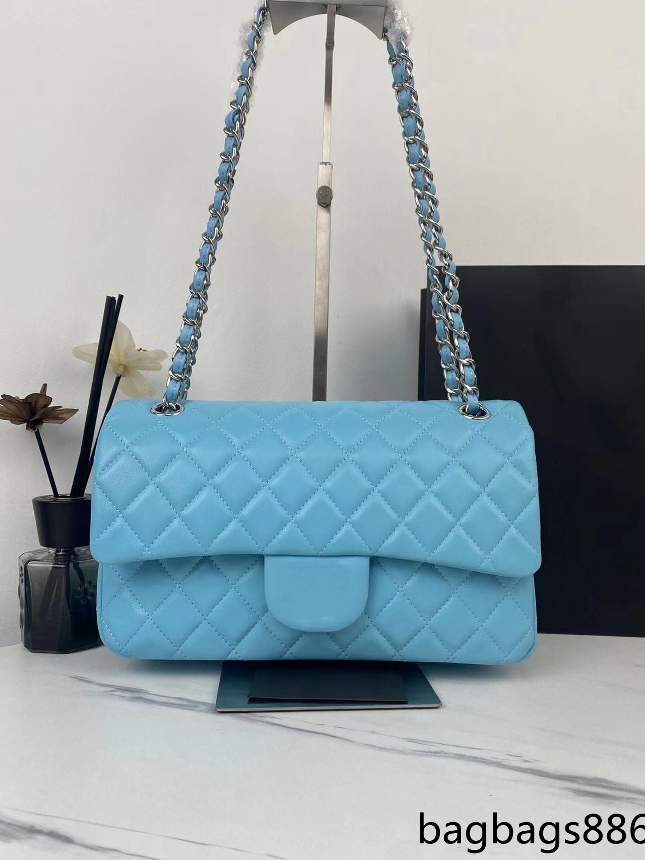 Fashion designer shoulder Genuine leather bags pure color diamond quality sheepskin hardware accessories women's classic flap coin purse messenger bag handbag, Style 1
Fashion designer shoulder Genuine leather bags pure color diamond quality sheepskin hardware accessories women's classic flap coin purse messenger bag handbag, Style 1