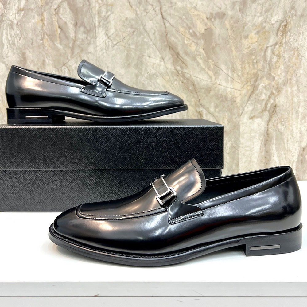 brushed leather loafers band with enameled metal triangle logo men business dress shoes classic fashion cowhide leather loafer shoes high quality Large size 38 46