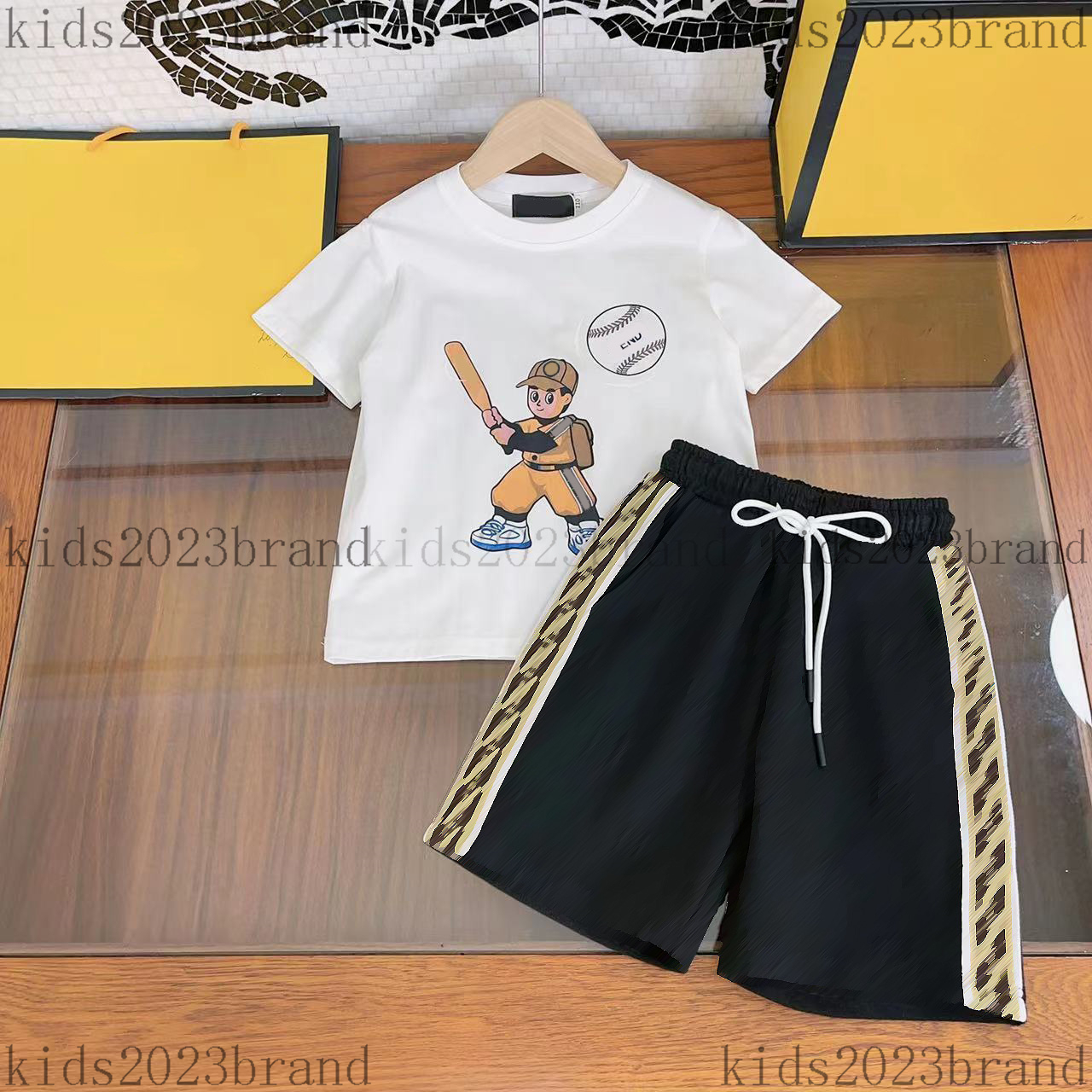 2023SS luxury boys polo sets brown color kids t shirts with shorts two pieces sets designer children t-shirts sports sets cotton beach shorts fashion kids tracksuits, 8#
2023SS luxury boys polo sets brown color kids t shirts with shorts two pieces sets designer children t-shirts sports sets cotton beach shorts fashion kids tracksuits, 8#
