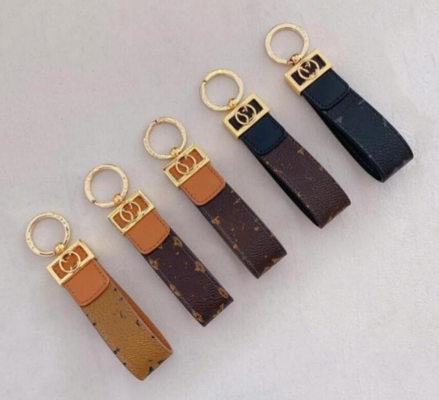 Key Wallets Keychain Classic Exquisite Luxury Designer Car Keyring Zinc Alloy Letter Unisex Lanyard Gold Black Metal Small Jewelry with box and dustbag 001
Key Wallets Keychain Classic Exquisite Luxury Designer Car Keyring Zinc Alloy Letter Unisex Lanyard Gold Black Metal Small Jewelry with box and dustbag 001