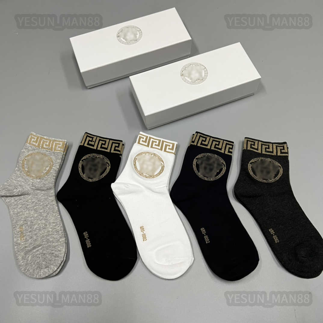Designer Luxury Versages Mid-tube Socks Fashion Mens And Womens Casual Cotton Breathable Pattern Printed 5 Pairs Sock With Box
Designer Luxury Versages Mid-tube Socks Fashion Mens And Womens Casual Cotton Breathable Pattern Printed 5 Pairs Sock With Box