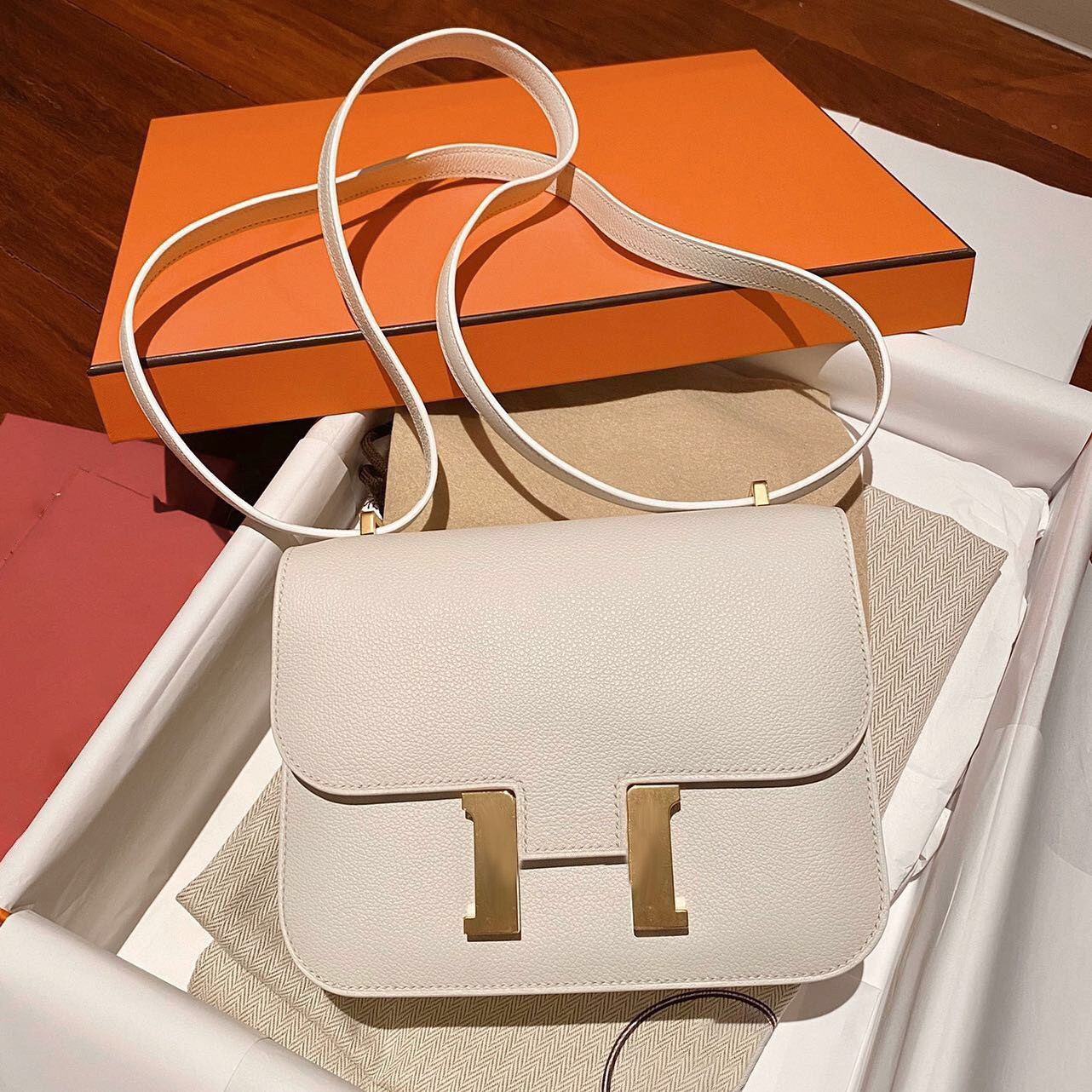 High quality man Metal sign constances nato bag Women Genuine leather clutch bags wallet Luxury Designer tote Toiletry kit crossbody pochette handbag Shoulder Bags, Orange
High quality man Metal sign constances nato bag Women Genuine leather clutch bags wallet Luxury Designer tote Toiletry kit crossbody pochette handbag Shoulder Bags, Orange