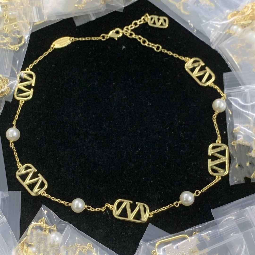 Luxury Designer Jewelry Pendant Necklaces Charm Love V Women Luxury Pendants lovers Valentinoity chain khx2c
Luxury Designer Jewelry Pendant Necklaces Charm Love V Women Luxury Pendants lovers Valentinoity chain khx2c