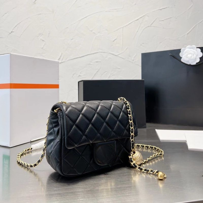 Shoulder Bag Designer Crossbody Bag Messenger Bag Mini Bag Quilted Bag Women Bag Fashion Bag Designer Handbag Classic Sheepskin Square Bag Little Golden Ball, Black 17cm 
Shoulder Bag Designer Crossbody Bag Messenger Bag Mini Bag Quilted Bag Women Bag Fashion Bag Designer Handbag Classic Sheepskin Square Bag Little Golden Ball, Black 17cm