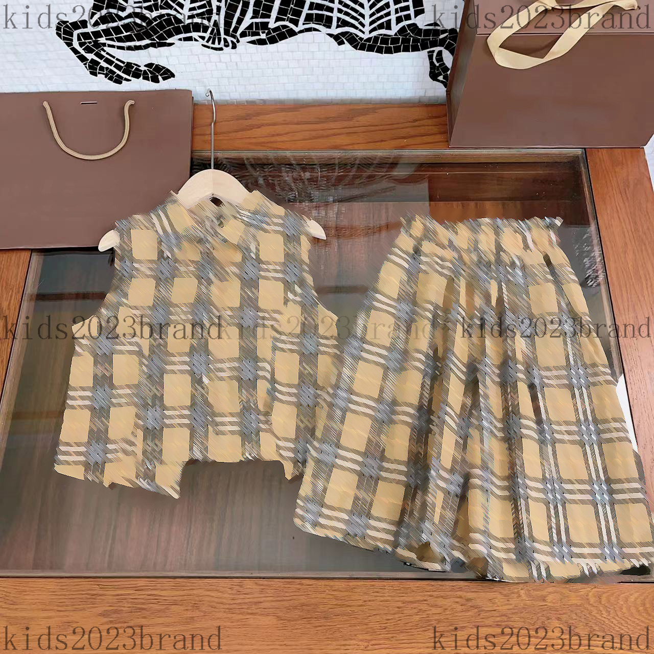 luxury high end girls skirts sets brand designer sleeveless t shirts with plaid skirt two pieces sets summer children Culottes sets vest polo s, 8#
luxury high end girls skirts sets brand designer sleeveless t shirts with plaid skirt two pieces sets summer children Culottes sets vest polo s, 8#