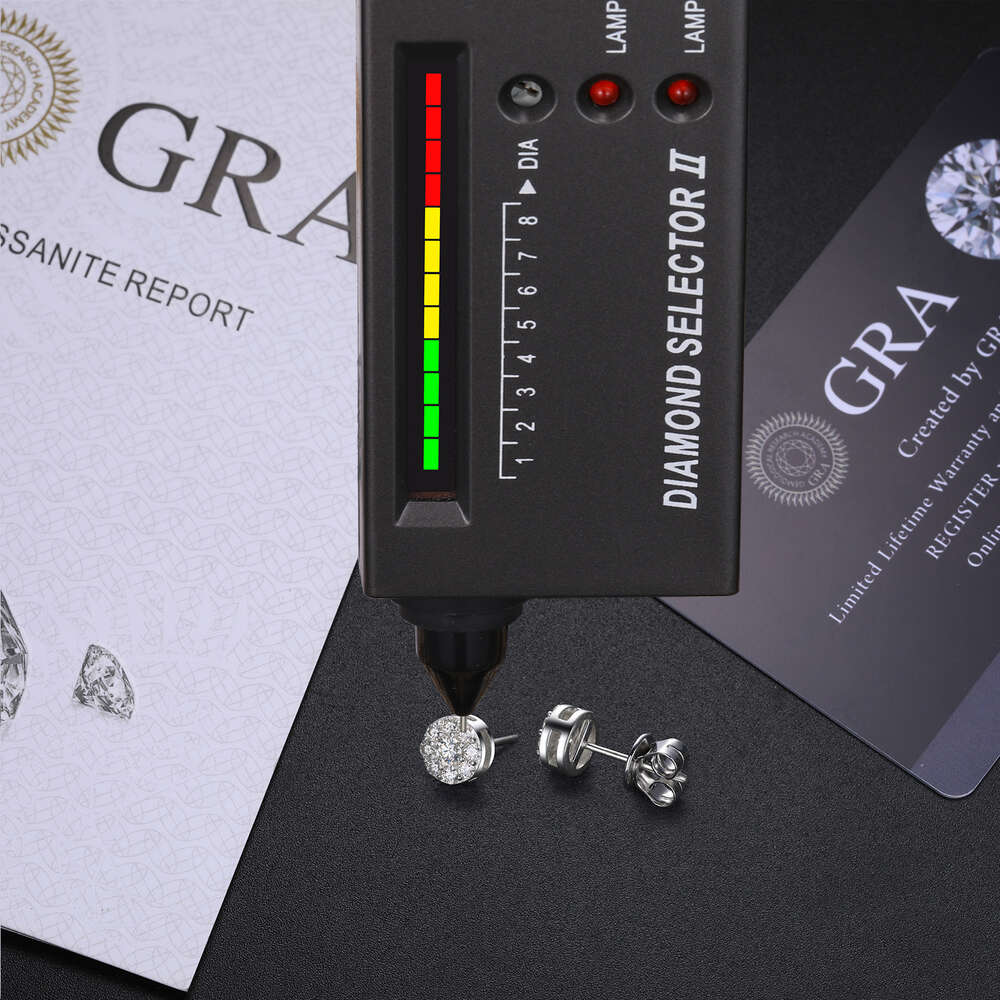 Original Customized 925 Sterling Silver Vvs Moissanite Diamond Halo Stud for Business