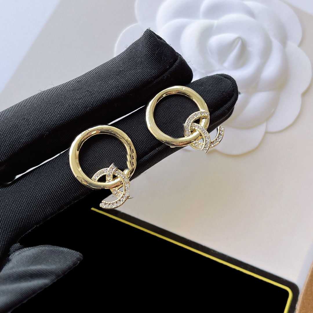18K Gold Plated Brand Designers Letters Stud Geometric Luxury Famous Ladies Round Crystal Rhinestone Pearl Earring Stud Earrings for Women Jewelry A841
18K Gold Plated Brand Designers Letters Stud Geometric Luxury Famous Ladies Round Crystal Rhinestone Pearl Earring Stud Earrings for Women Jewelry A841