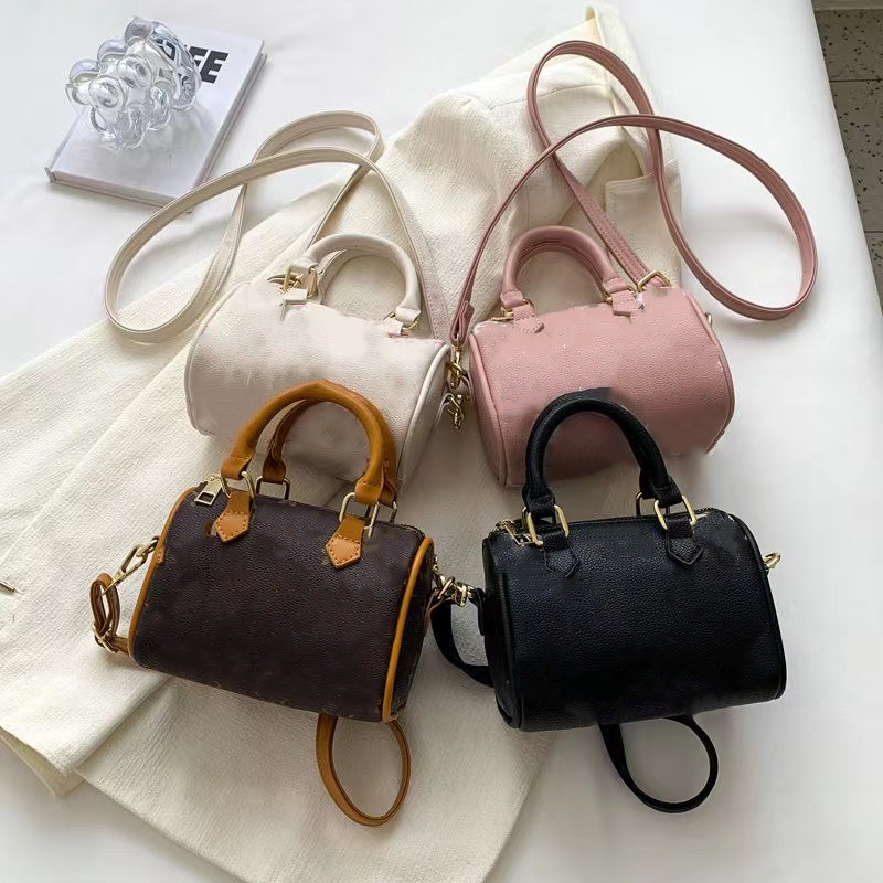 Designer Kids Princess Handbags Sweet Baby Girls flower printed Messenger Bags Fashion Children Mini Change Purse Girl One shoulder Bags F1620, Pink
Designer Kids Princess Handbags Sweet Baby Girls flower printed Messenger Bags Fashion Children Mini Change Purse Girl One shoulder Bags F1620, Pink