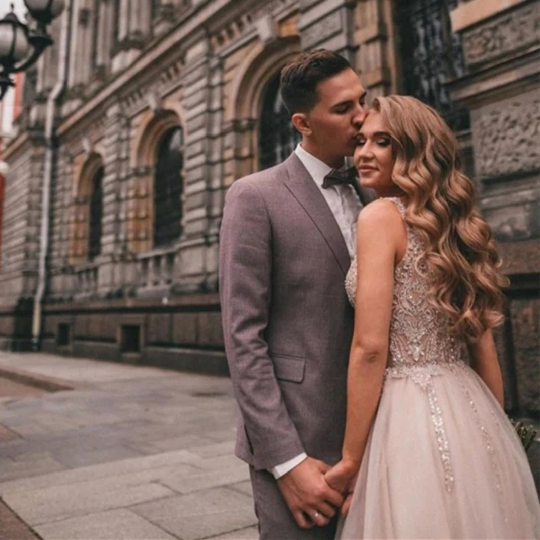 Sexy V Neck Side Split Wedding Dresses Sleeves Backless A-Line Lace Appliqued Boho Party Gowns Vestidos De Novia