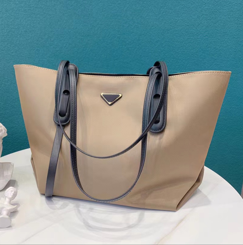 Designer bag Fashion womens beach bag Large capacity shopping bag with inverted triangle classic handbag 5A top shoulder bags