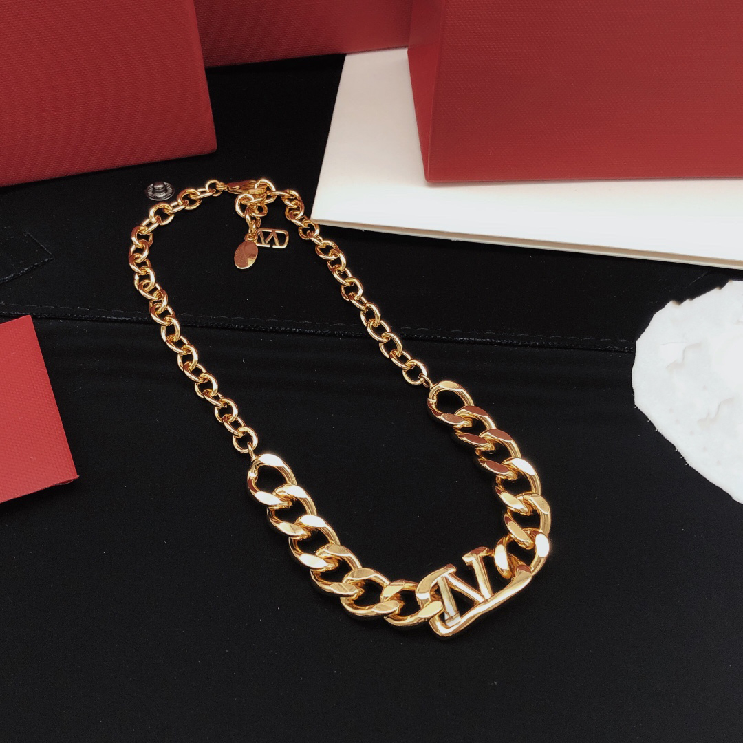 Designer Pendant Necklaces Letter V Necklace Luxury Women New Style Fashion Jewelry Pearl Metal Valentinoity Day Gift cffasas
Designer Pendant Necklaces Letter V Necklace Luxury Women New Style Fashion Jewelry Pearl Metal Valentinoity Day Gift cffasas