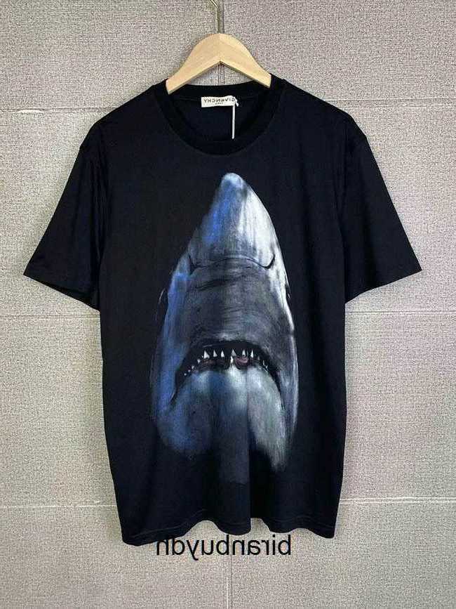 Men' T-shirts High Version Shark and Great White Printing Short-sleeved Cotton Casual Loose T-shirt Trend Half-sleeved Men Women Lovers, Black high-end fabric
Men' T-shirts High Version Shark and Great White Printing Short-sleeved Cotton Casual Loose T-shirt Trend Half-sleeved Men Women Lovers, Black high-end fabric