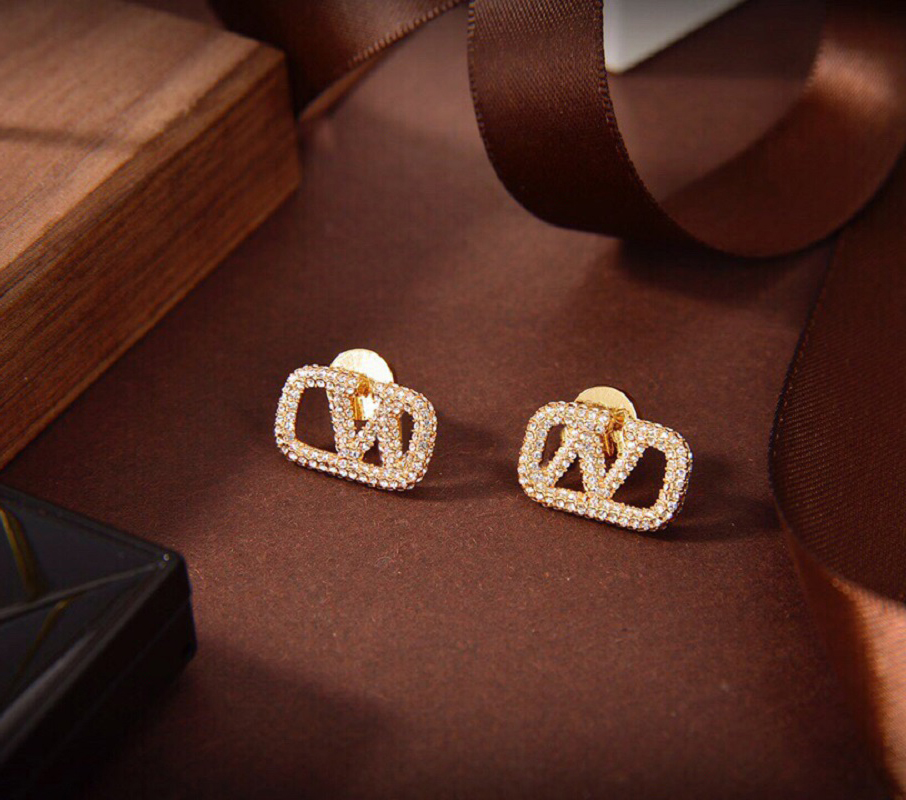 Gold Earrings Stud Earring Designer For Women New Fashion Luxury Engagement Jewelry Gift Senior Wedding V Earring G2311014BF