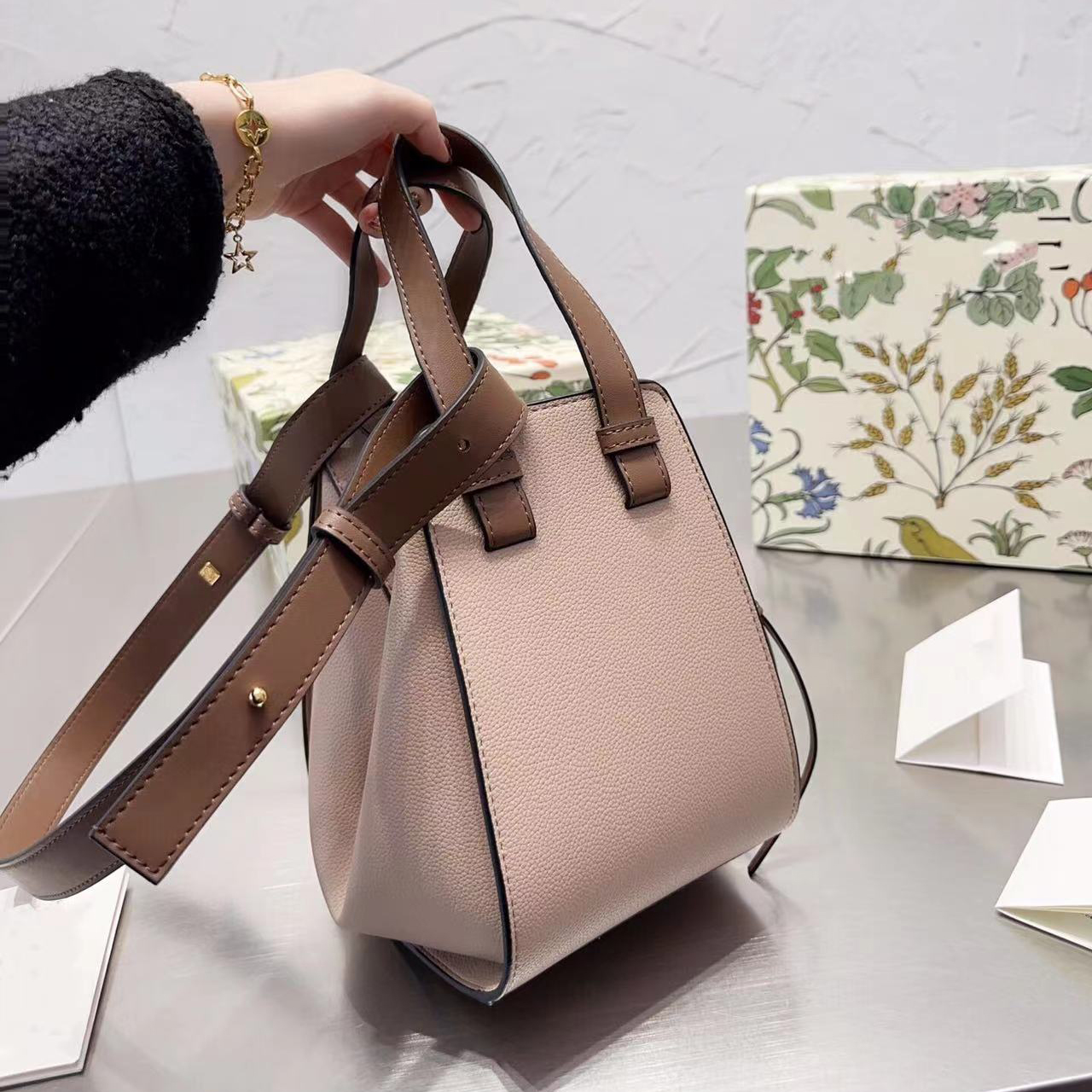 2023 BAMBINO Bags designer bags luxury handbag the tote bag woman baguette purse Fashion phone crossbody High Quality 01, Customize
2023 BAMBINO Bags designer bags luxury handbag the tote bag woman baguette purse Fashion phone crossbody High Quality 01, Customize