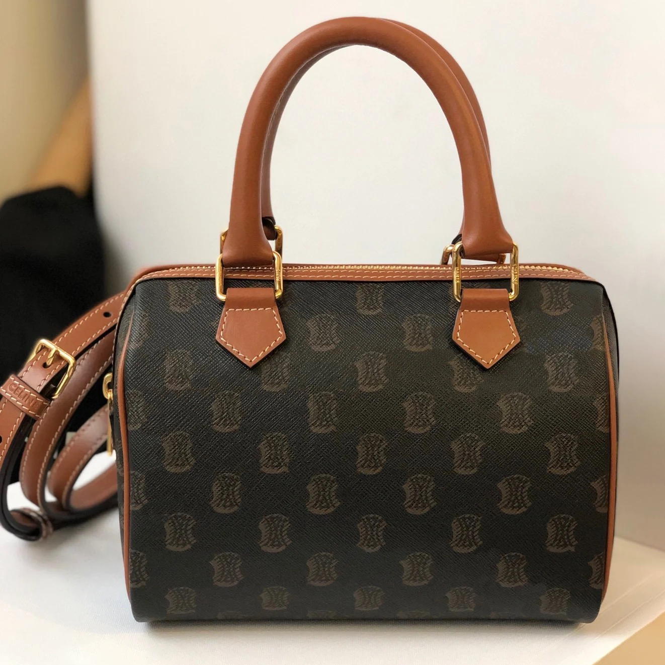 Luxury New style Mini boston Bags TRIOMPHE CANVAS celins tote handbag Designer messenger Bag Women's men cross body Evening bag Genuine leather shoulder clutch bag, Canvas white
Luxury New style Mini boston Bags TRIOMPHE CANVAS celins tote handbag Designer messenger Bag Women's men cross body Evening bag Genuine leather shoulder clutch bag, Canvas white