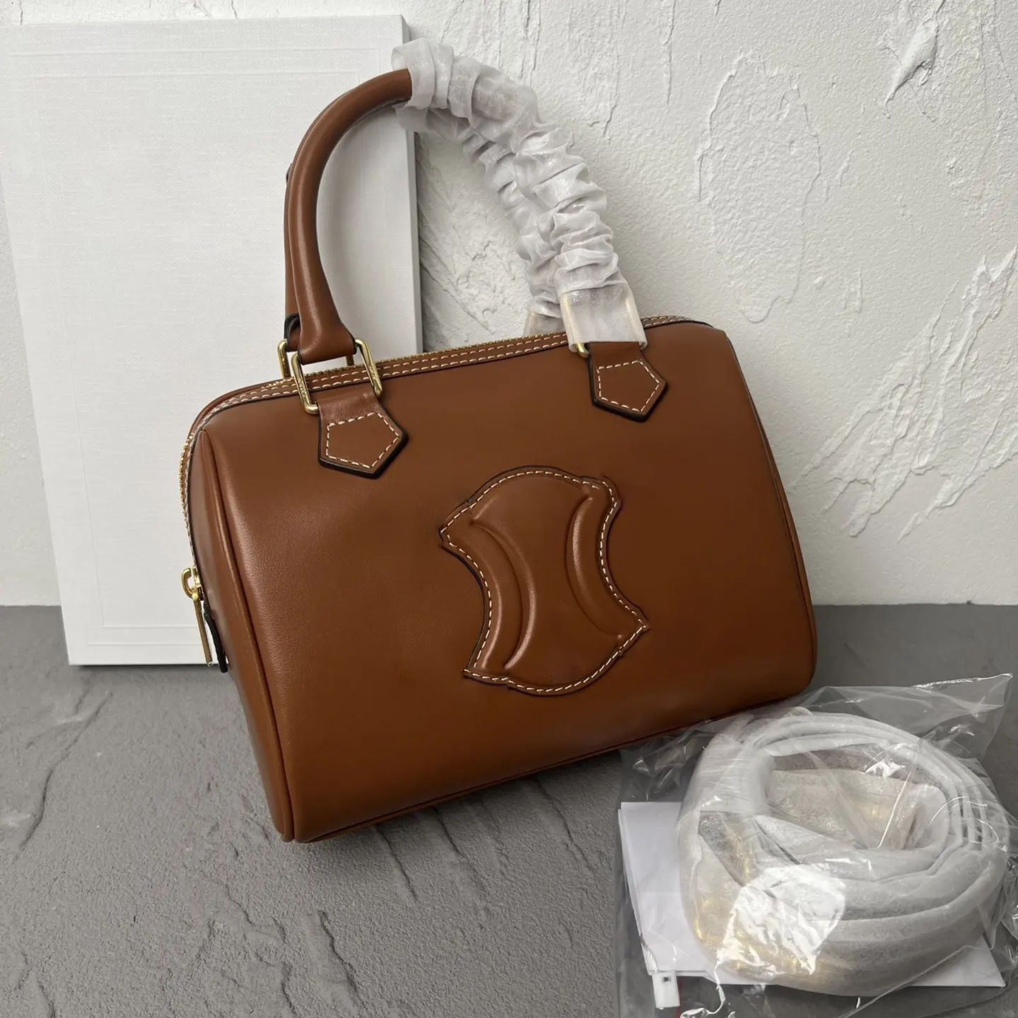 Luxury New style Mini boston Bags TRIOMPHE CANVAS celins tote handbag Designer with shoulder strap travel Bag Women's men purse cross body Genuine leather clutch bag, Brown
Luxury New style Mini boston Bags TRIOMPHE CANVAS celins tote handbag Designer with shoulder strap travel Bag Women's men purse cross body Genuine leather clutch bag, Brown