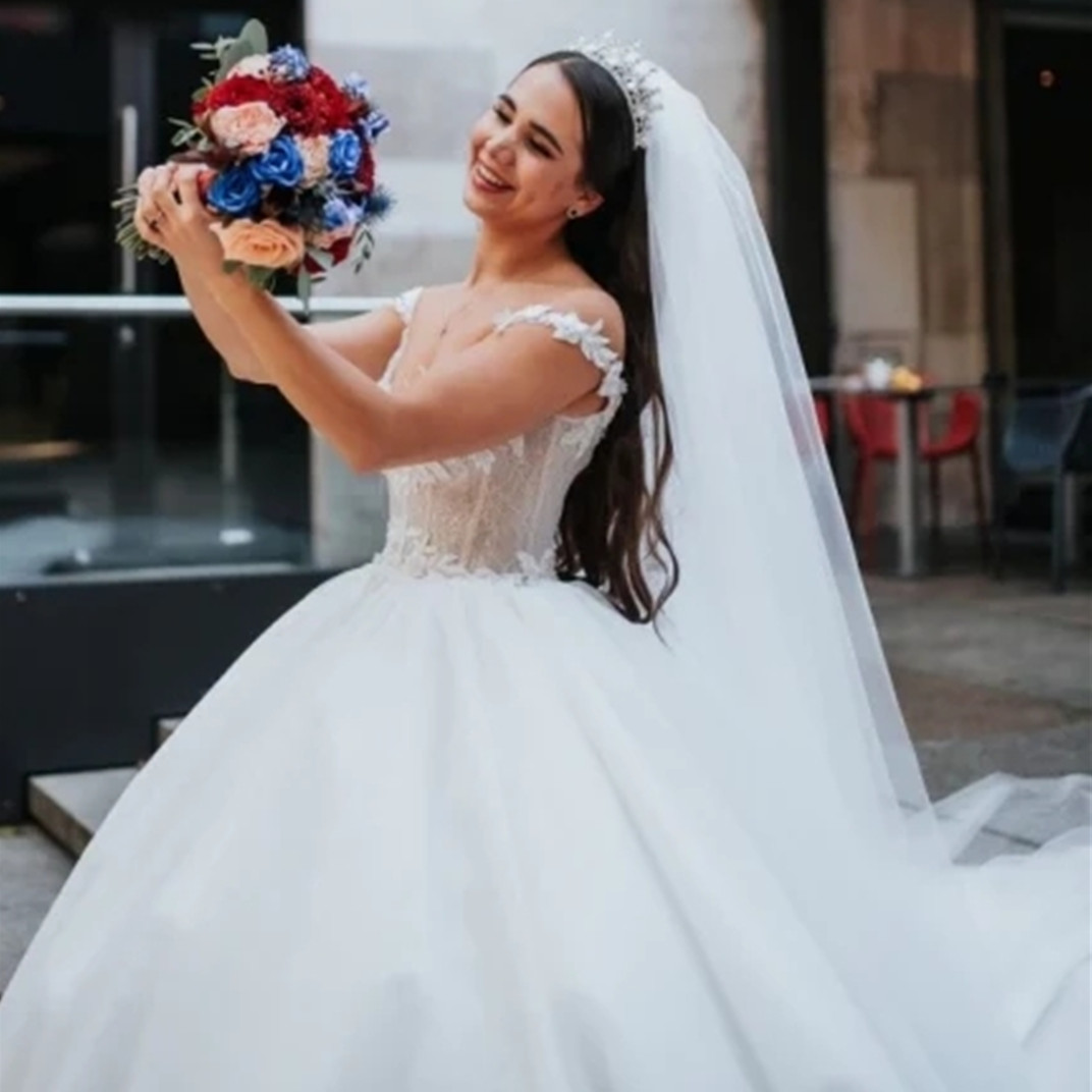 Off The Shoulder Sleeves Lace Wedding Dress Women Illusion Back Appliques Scoop A-Line Bridal Gowns Vestidos Plus Size