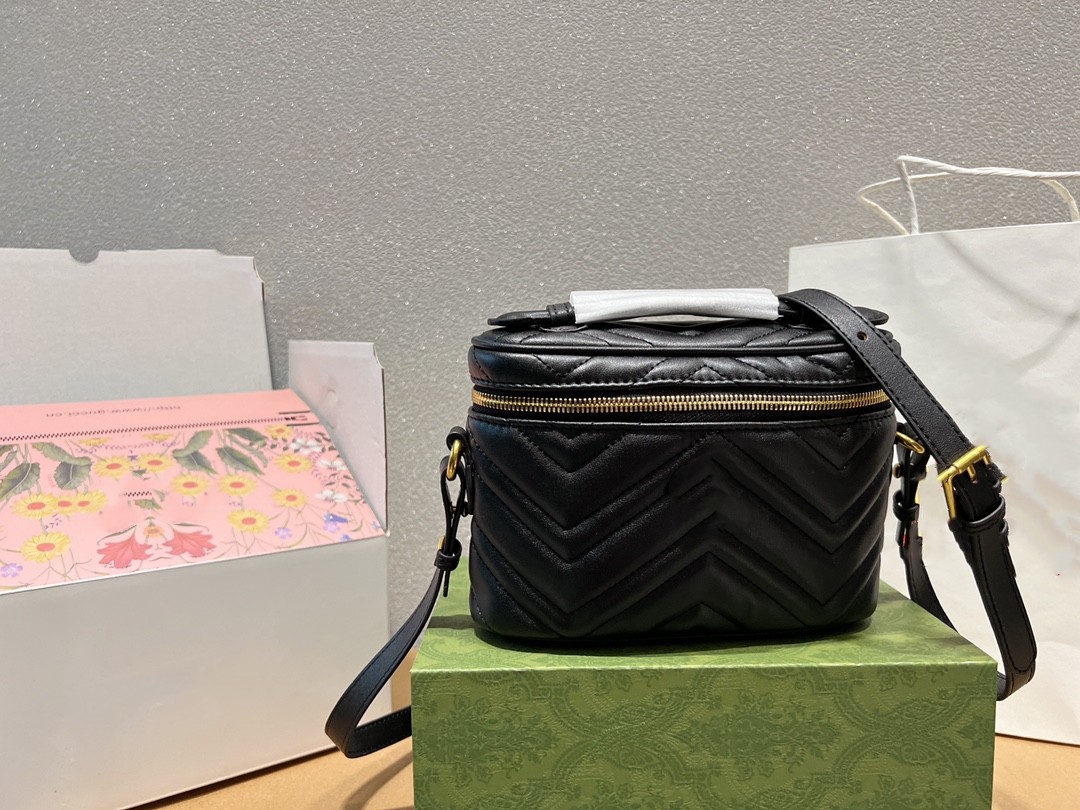 Women's Makeup Bag Single Shoulder Bag Crossbody bag classic Designer bag Handbag Embroidery Line brand makeup bag Leisure bag Travel bag, Customize
Women's Makeup Bag Single Shoulder Bag Crossbody bag classic Designer bag Handbag Embroidery Line brand makeup bag Leisure bag Travel bag, Customize