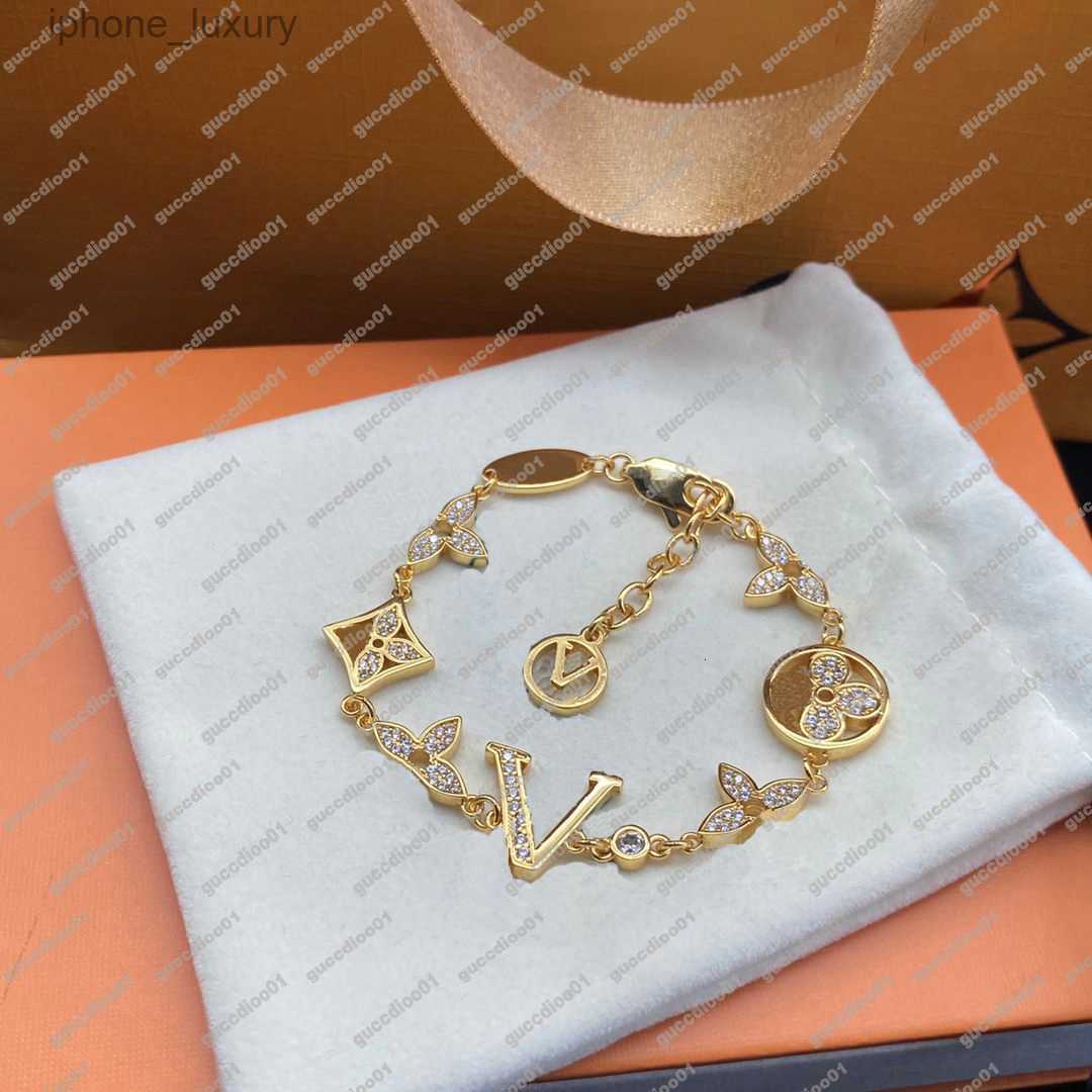 2023 luxury designer elegant fashion womens letter pendant gold bracelet wedding necklace special design jewelry top quality chain
