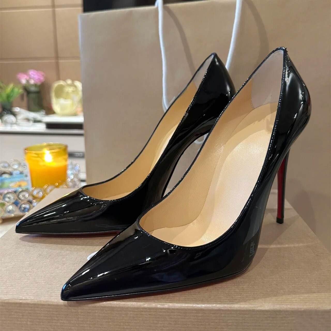 Luxury Brand High Heel Shoes Pointed Women Pumps Red Shiny Bottoms Black Nude Shiny Patent Leather 8cm 10cm 12cm Sexy Thin Heels Wedding Shoes with Dust Bag Size 34-44
Luxury Brand High Heel Shoes Pointed Women Pumps Red Shiny Bottoms Black Nude Shiny Patent Leather 8cm 10cm 12cm Sexy Thin Heels Wedding Shoes with Dust Bag Size 34-44