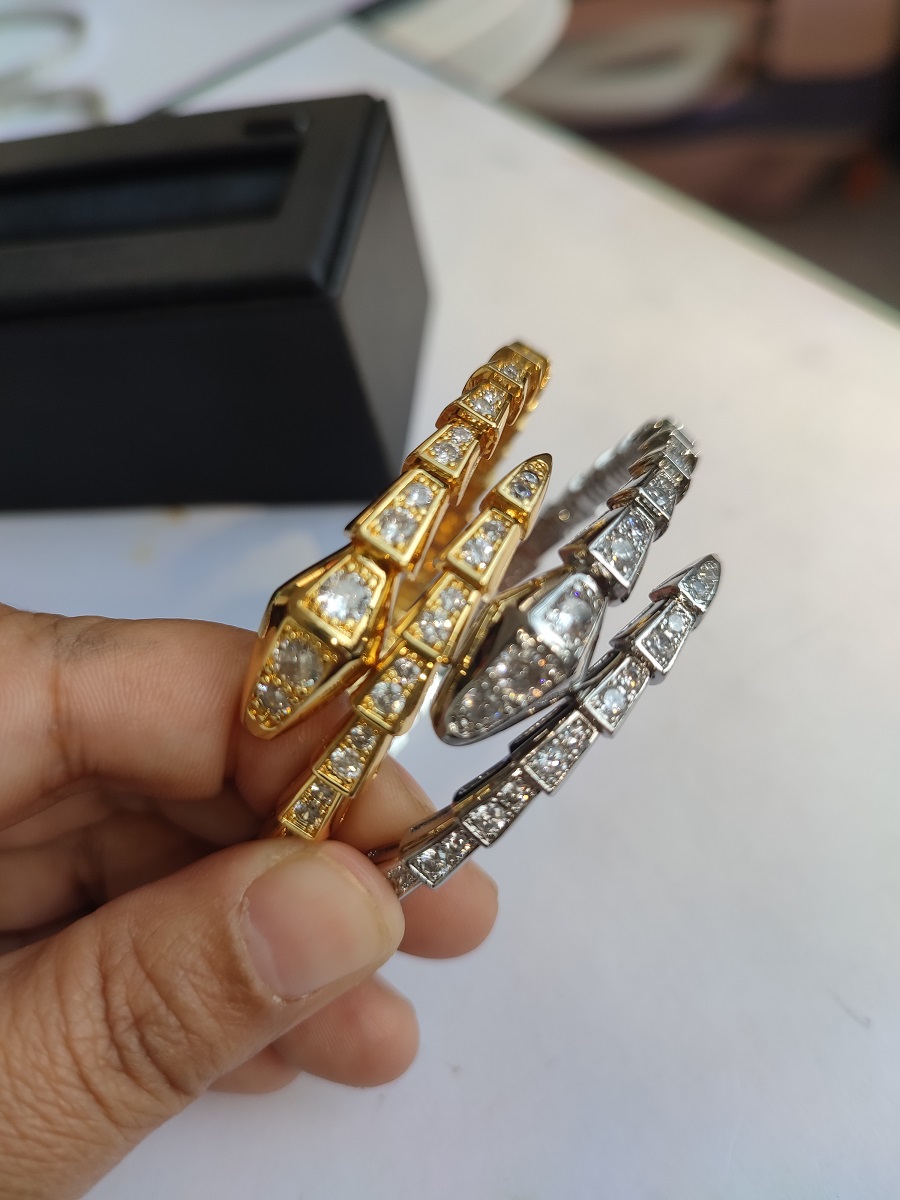 silver torque snake gold single tennis Elegant bangle Clover bracelets Fashion full Diamond Jewelry for Men Women Party Wedding Special Design Everyday gifts
silver torque snake gold single tennis Elegant bangle Clover bracelets Fashion full Diamond Jewelry for Men Women Party Wedding Special Design Everyday gifts