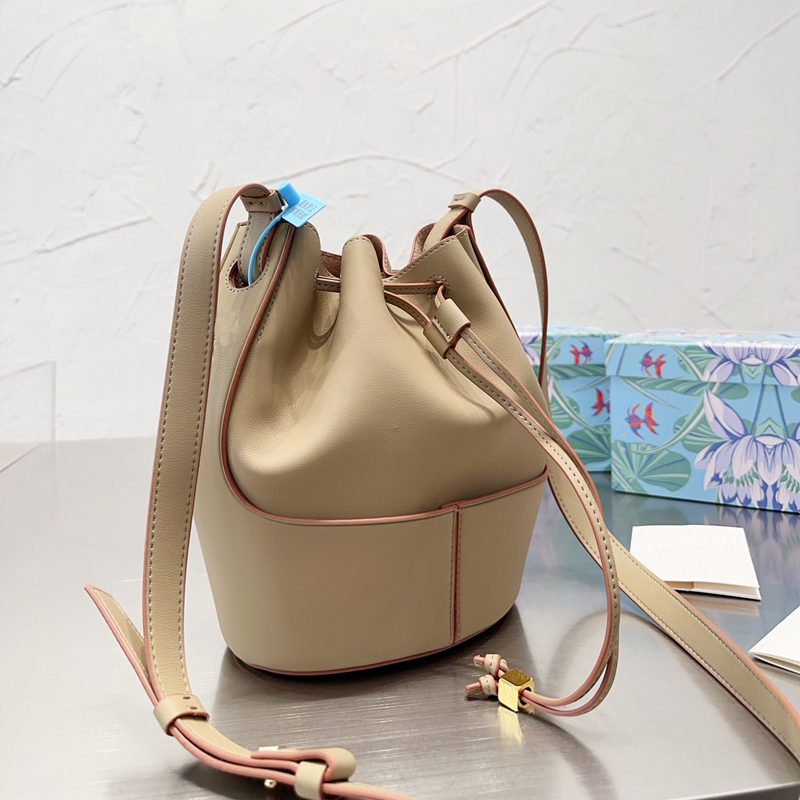 Loewss Designer bags women Handbags Drawstring Fashion Shoulder bag Luxury totes Leather crossbody Bucket Woman Bags Size 28x15cm With Box, 6#154651#size:25x18cm
Loewss Designer bags women Handbags Drawstring Fashion Shoulder bag Luxury totes Leather crossbody Bucket Woman Bags Size 28x15cm With Box, 6#154651#size:25x18cm