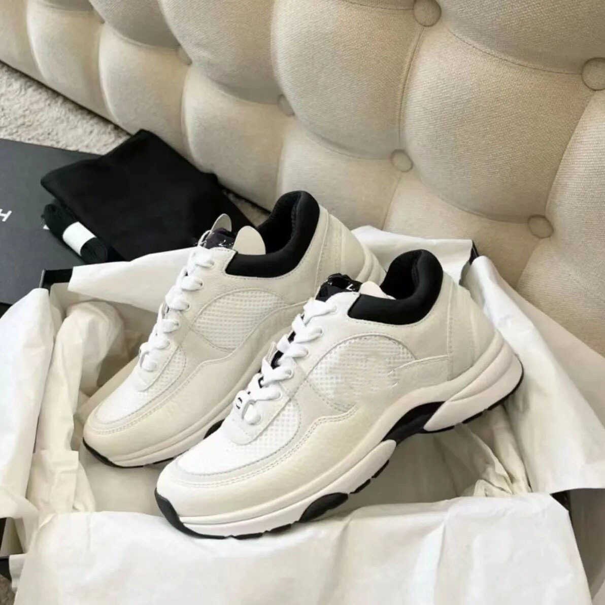 Casual Shoes Men Designer Casual Shoes Out of Office Low Mens Women Fashion Derma Trainers Fashion Platform Sneaker J241101 1XW33