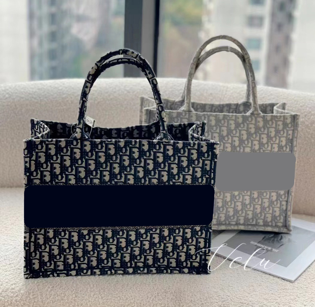 Embroidered shopping CD tote bag Luxury classic brand 3A quality saddle 41.5 cm blue-black canvas large capacity master women's backpack with scarves, #11 26.5cm black
Embroidered shopping CD tote bag Luxury classic brand 3A quality saddle 41.5 cm blue-black canvas large capacity master women's backpack with scarves, #11 26.5cm black