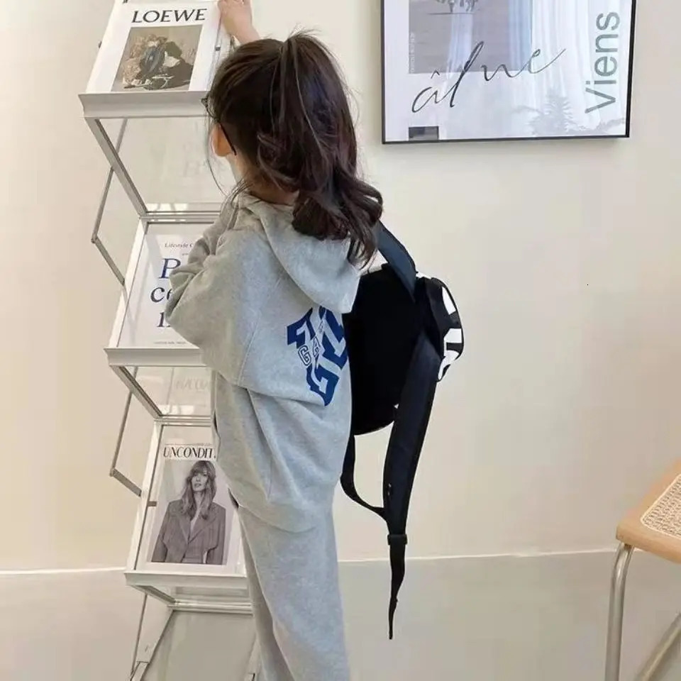 Clothing Sets Spring Autumn Unisex Casual Boys And Gilrs Hooded TopPant 2Pcs Streetwear Tracksuit 414Y Toddler To Teenage Kids Clothes 231102